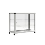 Vitrine, fahrbar, 108 cm hoch, 120x50 cm (B/T), 